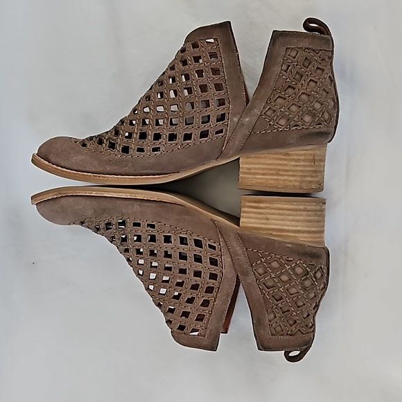 Jeffrey Campbell Taggart Open Weave Cut Out Bootie Suede Beige Tan Size 8 - Picture 9 of 13